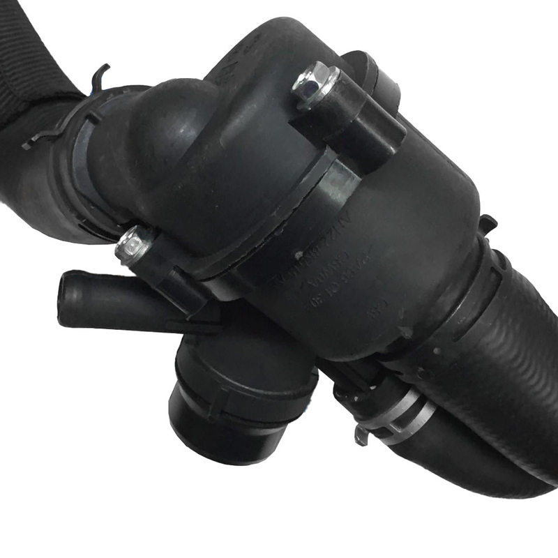 Le connecteur de tuyau d'eau du boîtier du thermostat LR025969 pour Land Rover LR4 Range Rover Sport